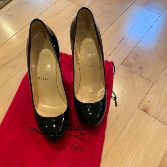 Black Patent Leather Heels - Picture 4 of 4